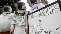 Des apiculteurs lancent un cri d'alarme sur le déclin des abeilles à Strasbourg, le 7 juin 2018 [FREDERICK FLORIN / AFP]