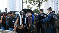 Opération d'évacuation de migrants par la police Porte de la Chapelle, dans le nord de Paris, le 18 août 2017 [Bertrand GUAY / AFP/Archives]