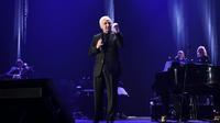 Le chanteur Charles Aznavour en concert à Bercy, le 13 décembre 2017 à Paris [Eric FEFERBERG / AFP]