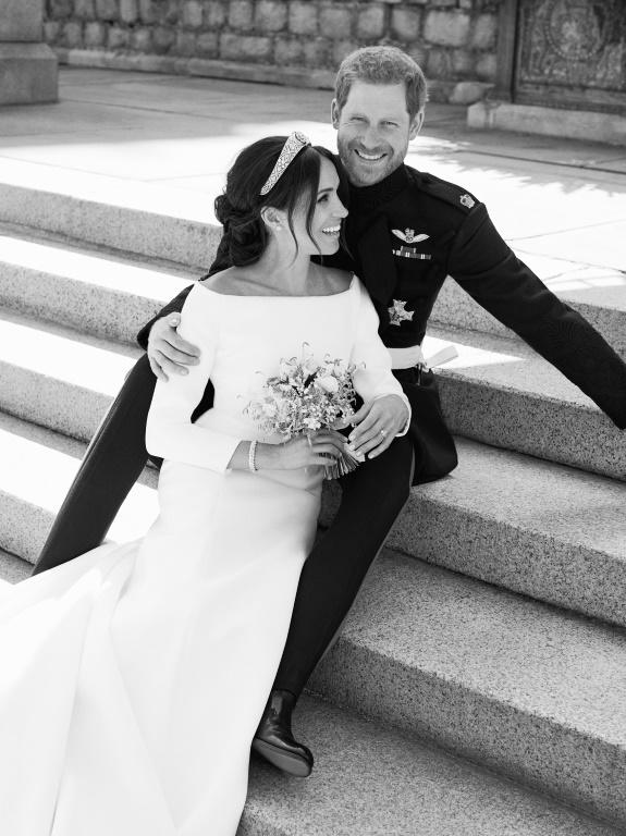 Photo officielle réalisée par le photographe Alexi Lubomirski et publiée par palais de Kensington le 21 mai 2018 montrant le prince Harry et son épouse Megan au chateau de Windsor, le 19 mai 2018 [Alexi Lubomirski / KENSINGTON PALACE/AFP]