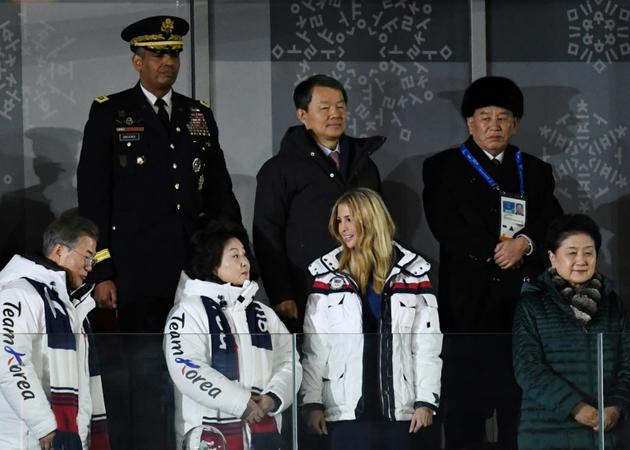 Le général nord-coréen Kim Yong Chol (en haut à droite), derrière Ivanka Trump lors de la cérémonie de clôture des Jeux olympiques à Pyeongchang le 25 février 2018 [WANG Zhao / AFP/Archives]