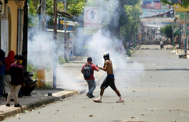 Heurts entre manifestants et forces de police à Monimbo, près de Masaya, à 40 km de Managua, le 2 juin 2018 au Nicaragua [INTI OCON / AFP]