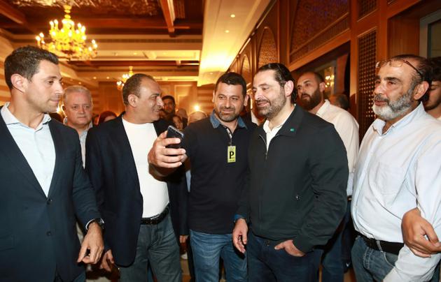Le Premier ministre Saad Hariri (3e g) avec ses partisans à Beyrouth, le 6 mai 2018 [ANWAR AMRO / AFP]