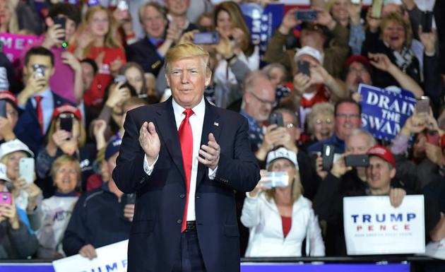 Donald Trump lors de son meeting de campagne à Washington, dans le Michigan, le 28 avril 2018 [MANDEL NGAN / AFP]