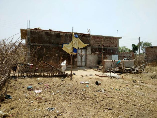 La maison incendiée de la victime du viol de 16 ans brûlée vive à Chatra, en Inde, le 5 mai 2018 [- / AFP]
