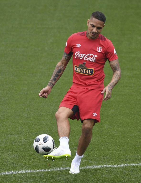 L'attaquant vedette du Pérou Paolo Guerrero lors d'une séance d'entraînement au stade de Khimki, le 19 juin 2018 [YURI CORTEZ / AFP]