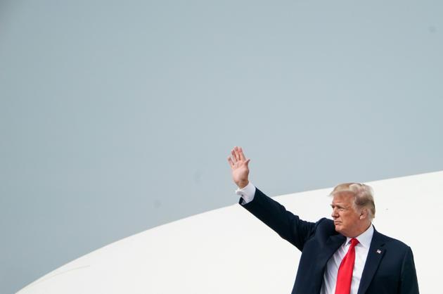 Le président américain Donald Trump embarque à bord d'Air Force One, le 10 mai 2018 sur la base d'Andrews près de Washington [Mandel NGAN / AFP]