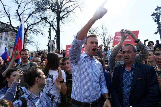 Alexeï Navalny criant des slogans au cours d'une manifestation anti-Poutine, le 5 mai 2018 à Moscou [Kirill KUDRYAVTSEV / AFP]