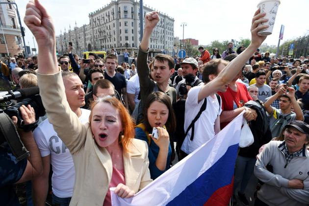 Des opposants russes manifestent à Moscou lors d'un rassemblement non-autorisé, le 5 mai 2018 [Kirill KUDRYAVTSEV / AFP]