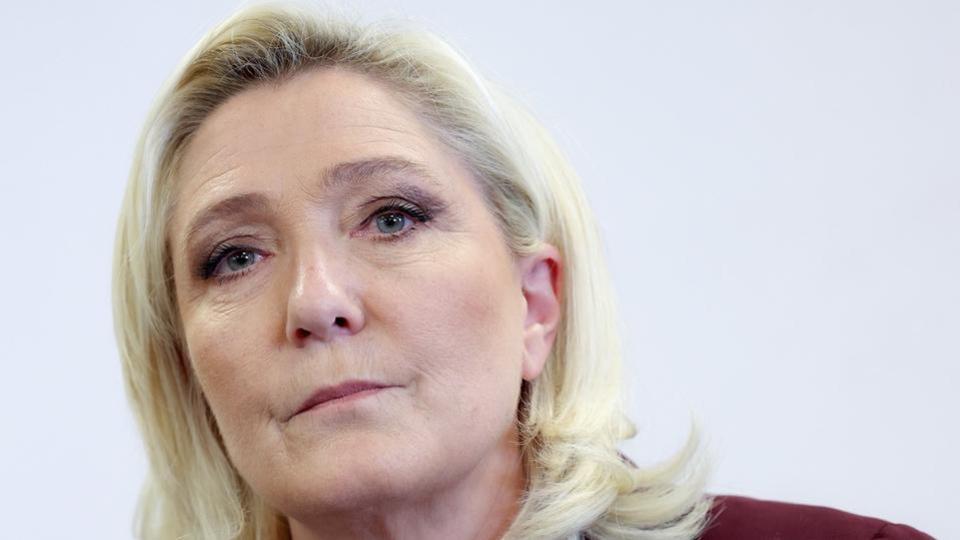 Proportionnelle, référendum, septennat... Marine Le Pen précise son programme avant le second tour