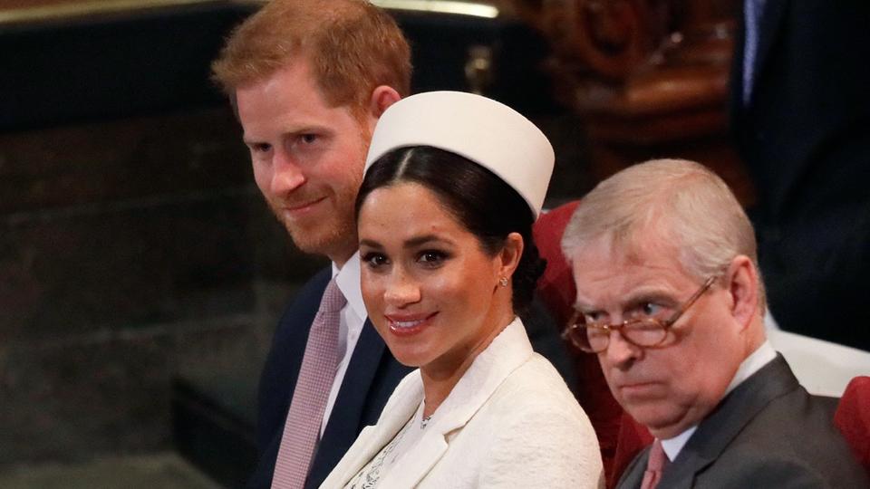 Jubilé d'Elizabeth II : pourquoi Harry, Meghan et Andrew seront-ils absents du balcon de Buckingham cette année ?
