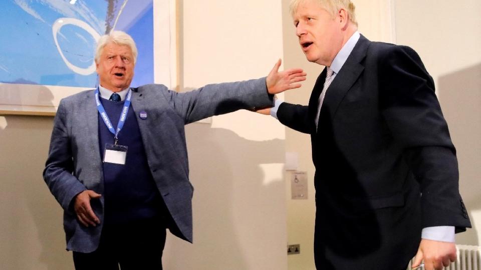 Royaume-Uni : Boris Johnson a ajouté son père sur la liste des personnes à anoblir