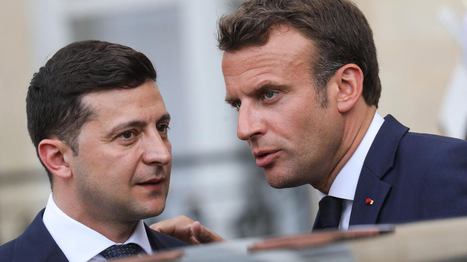 Ukraine : après Moscou, Emmanuel Macron se rend à Kiev pour rencontrer le président Zelensky