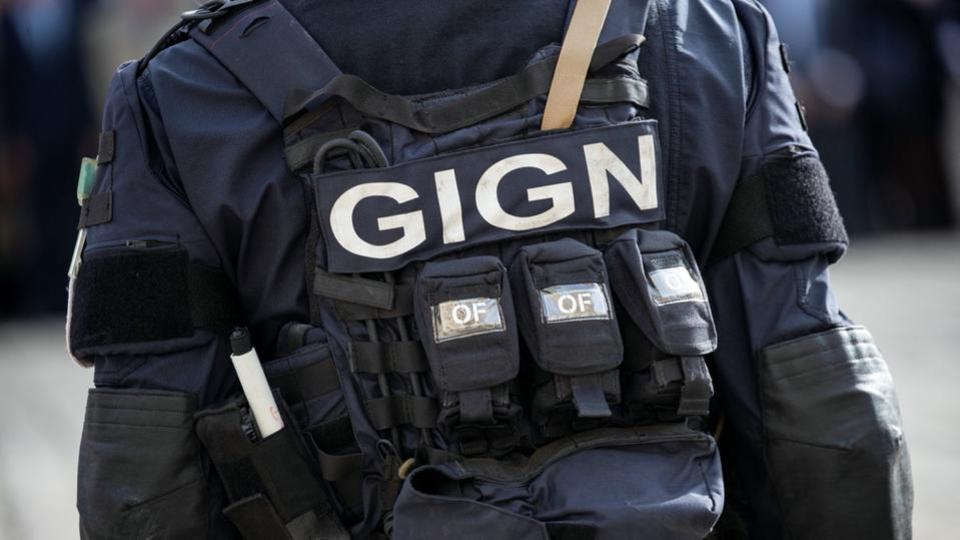 Gard : le propriétaire d'une maison cernée d'explosifs et de caméras interpellé par le GIGN