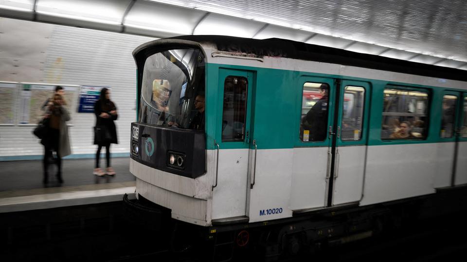 Mort d'une femme happée par le métro à Paris : le conducteur de la rame mis en examen