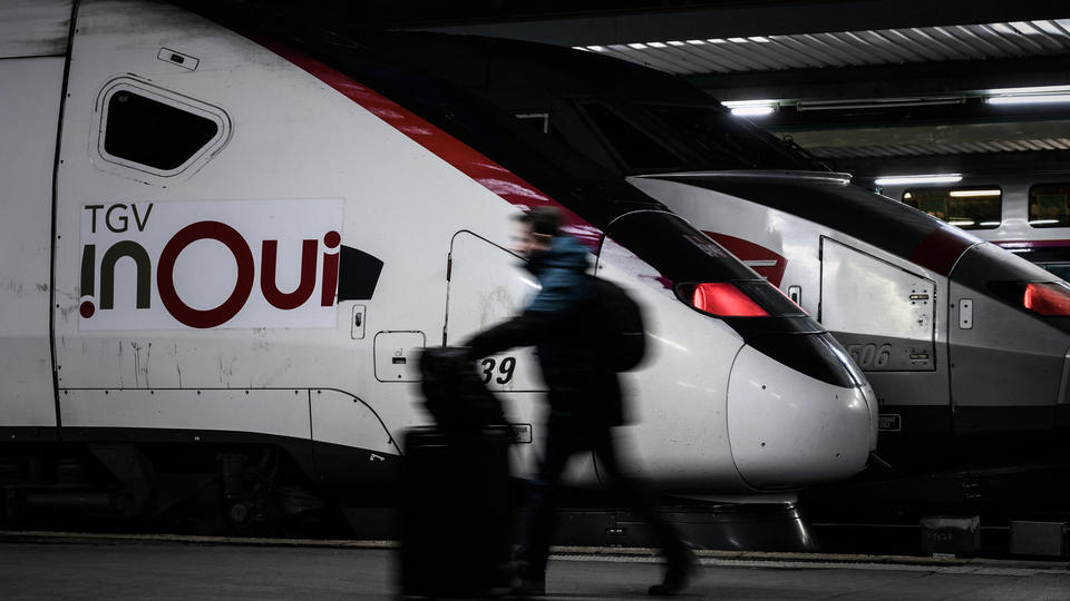 La Suisse soupçonnée d'avoir payé le train pour Paris à 41 migrants