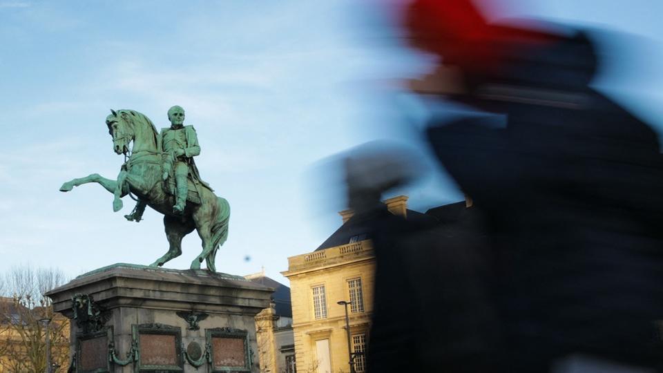 Rouen : la statue de Napoléon fait son retour devant la mairie