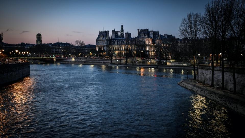 Paris : un homme secouru dans la Seine, deux suspects en garde à vue