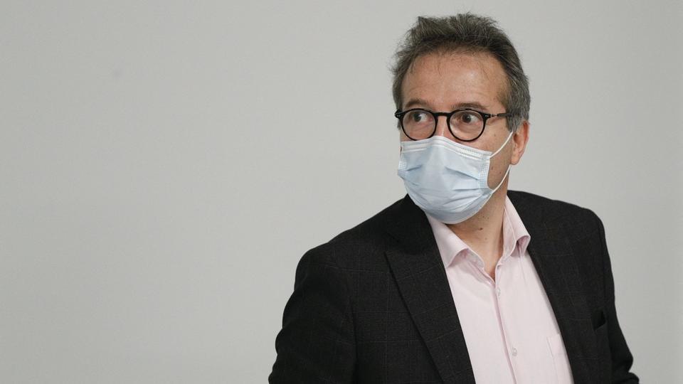 Omicron : l'hôpital bientôt en grande difficulté, alerte Martin Hirsch