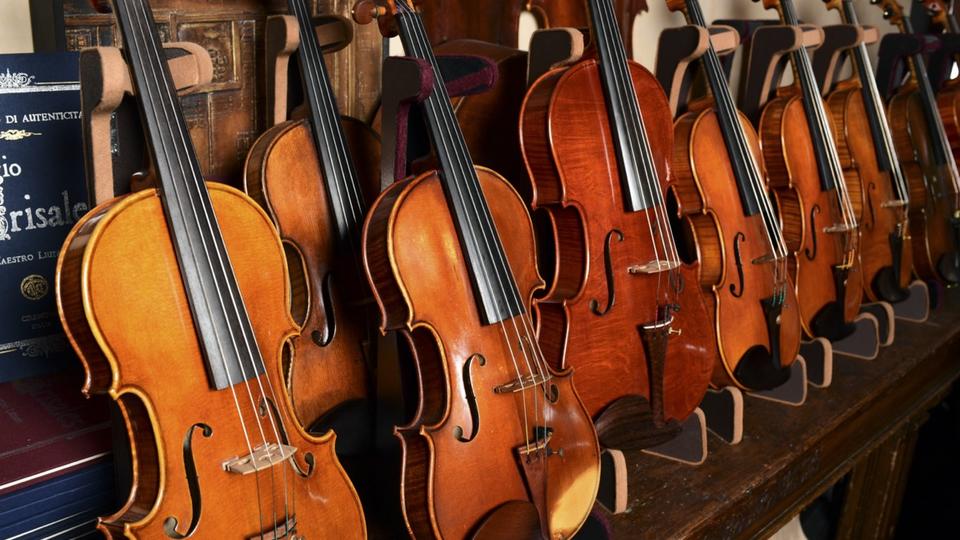 Paris : un violon volé estimé à 100.000 euros retrouvé près d'une poubelle