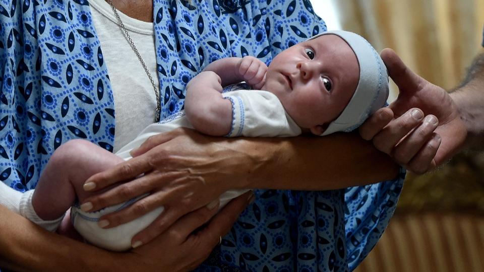 Lyon : l'accouchement d'une mère porteuse ukrainienne crée la polémique