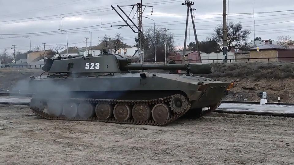 DIRECT - Guerre en Ukraine : les chars russes aux portes de Kiev