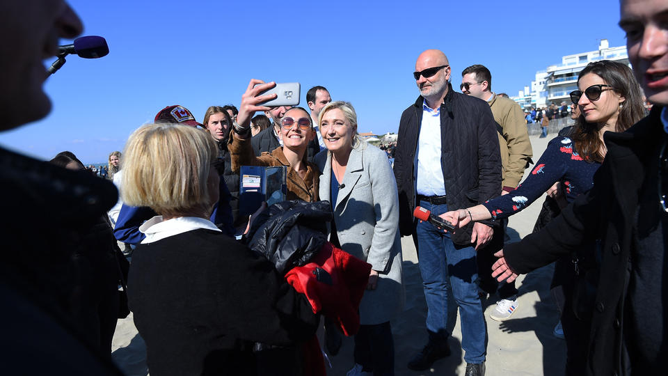 «Les grands meetings 2022» : ce qu'il faut retenir du rassemblement de Marine Le Pen à Aigues-Mortes