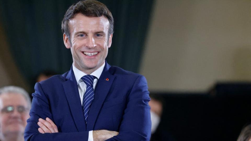 Présidentielle 2022 : quelle serait la première mesure d'Emmanuel Macron à l'Élysée ?