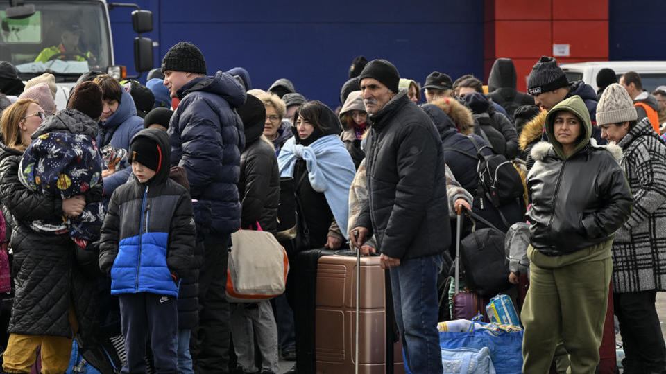 Le gouvernement «anticipe» jusqu'à 100.000 réfugiés d'Ukraine vers la France