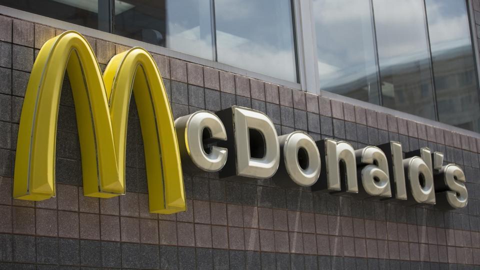 Drôme : il abandonne ses enfants de 4 et 5 ans pendant deux heures dans un McDonald's