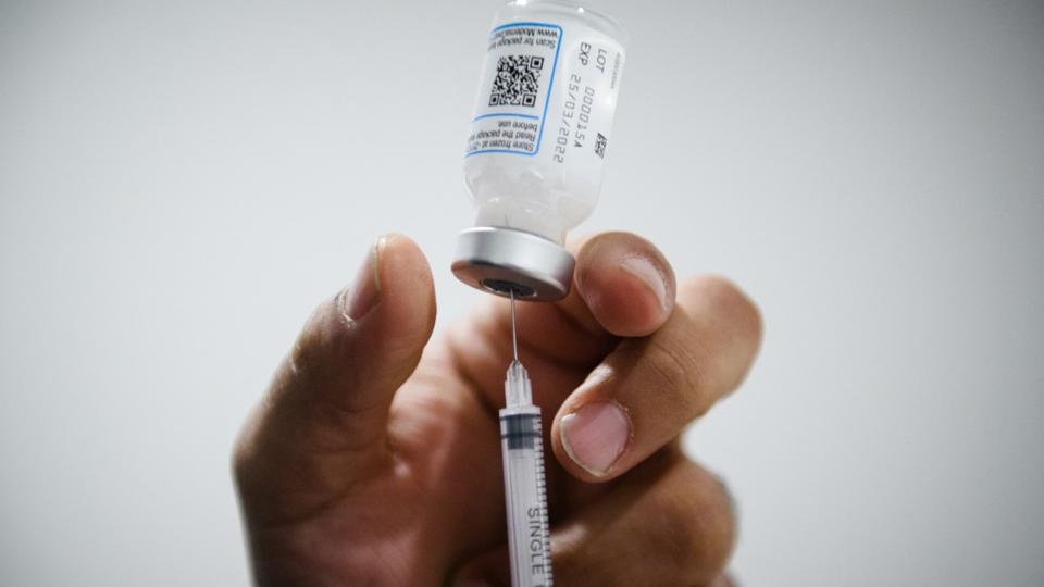DIRECT - Coronavirus : la Haute autorité de santé favorable à une 4e dose pour les plus de 65 ans à risques