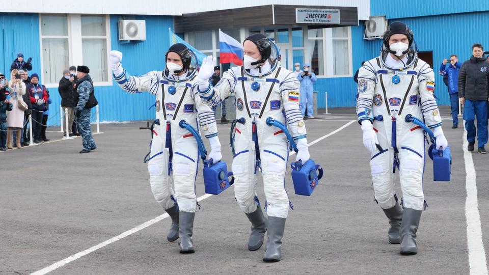 Guerre en Ukraine : trois astronautes russes ont rejoint la station spatiale internationale sur fond de conflit