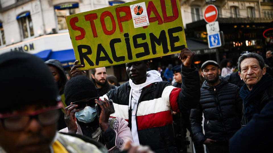 Actes racistes et antireligieux : les crimes et délits en hausse de 5% en 2022