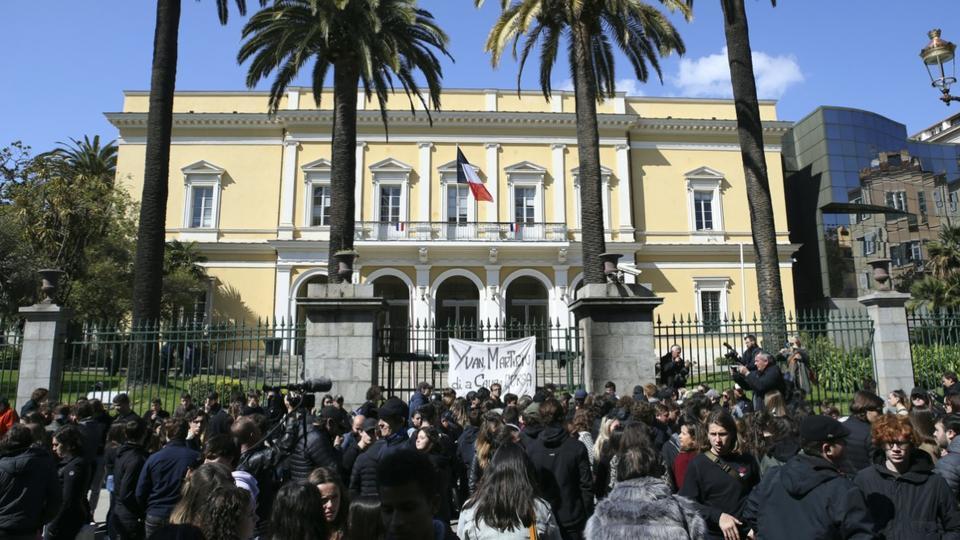 Mort d'Yvan Colonna : Emmanuel Macron appelle «au calme et à la responsabilité»