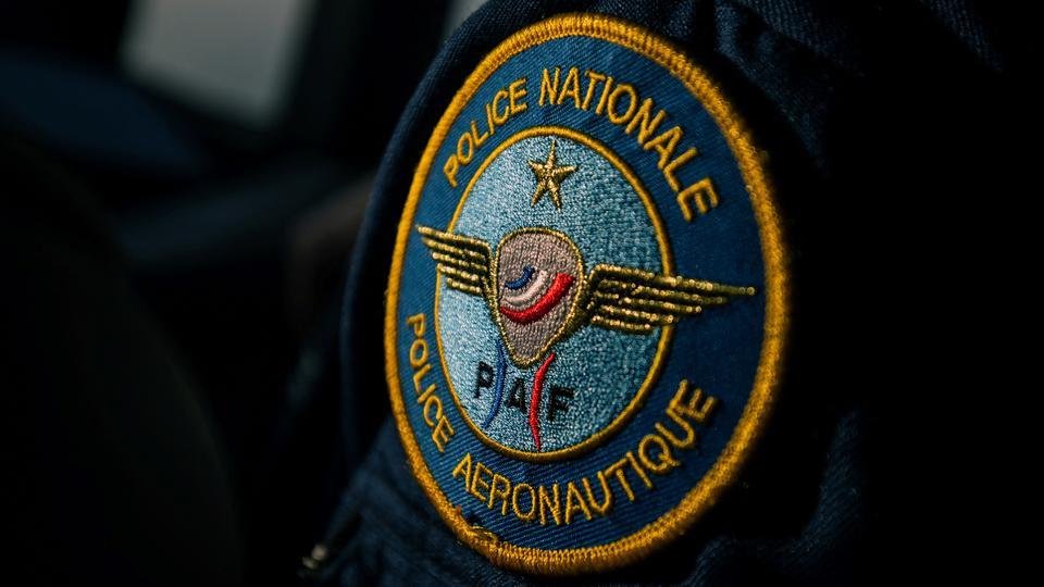 Aéroport de Roissy-Charles-de-Gaulle : un policier ouvre le feu et neutralise un SDF menaçant avec un couteau