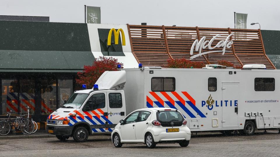 Pays-Bas : deux hommes d'affaires abattus dans un McDonald's