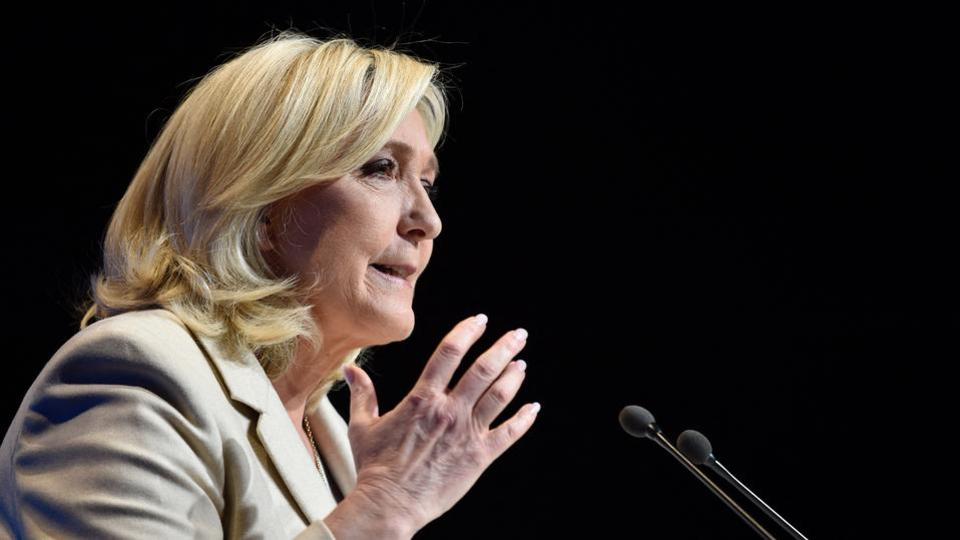 Marine Le Pen : soft sur la forme, radicale sur le fond, selon la Fondation Jean-Jaurès