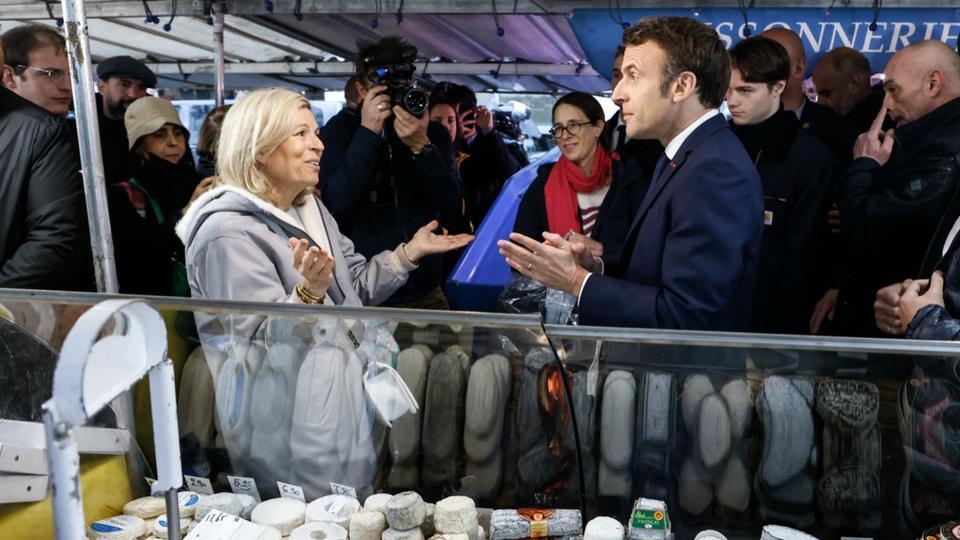 Présidentielle 2022 : Emmanuel Macron en visite surprise au marché de Neuilly-sur-Seine