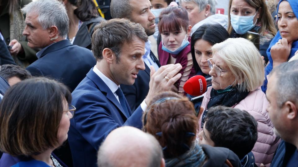 «Emmerder les non-vaccinés» : dans le Nord, Emmanuel Macron assure l'avoir dit «de manière affectueuse»
