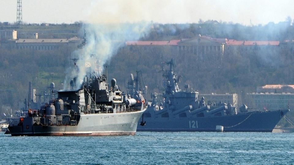 DIRECT - Guerre en Ukraine : le croiseur russe Moskva «gravement endommagé» par une explosion de munitions, selon Moscou