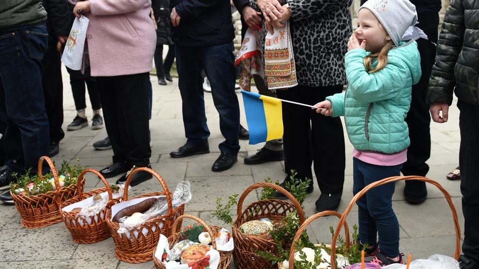«J'ai honte d'être partie» : les Ukrainiens de France ont célébré Pâques dans un contexte difficile