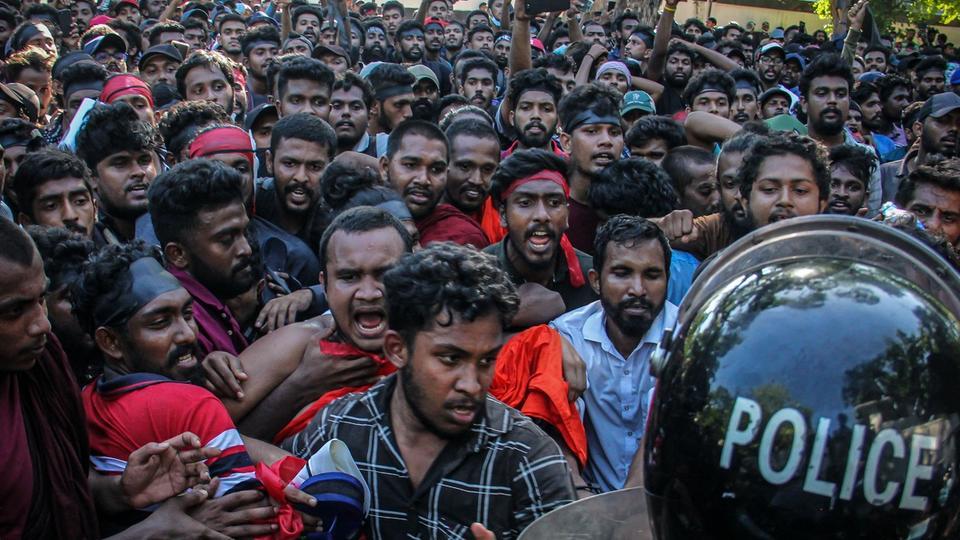 Sri Lanka : des manifestants se rassemblent devant la résidence du Premier ministre