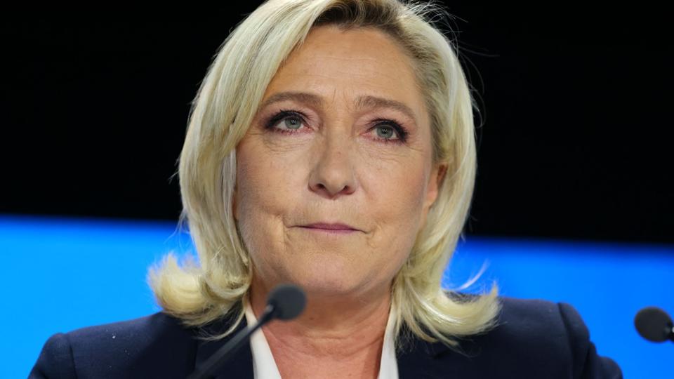 Crise de l'hôpital : Marine Le Pen raille la «mission flash» lancée par Emmanuel Macron