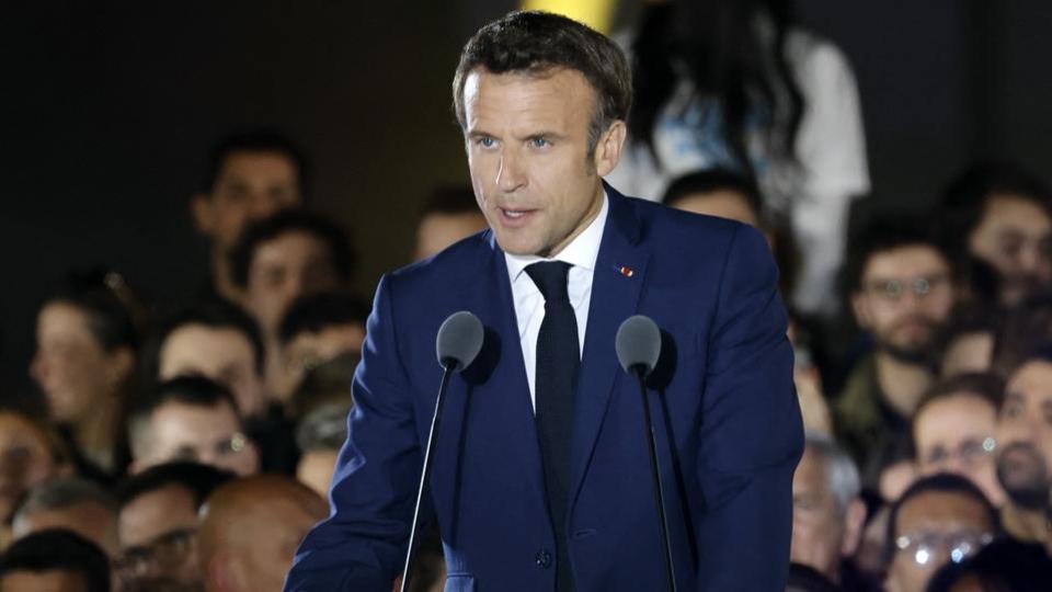 Emmanuel Macron à son QG de campagne : «soyez fiers et continuez à mener le combat»
