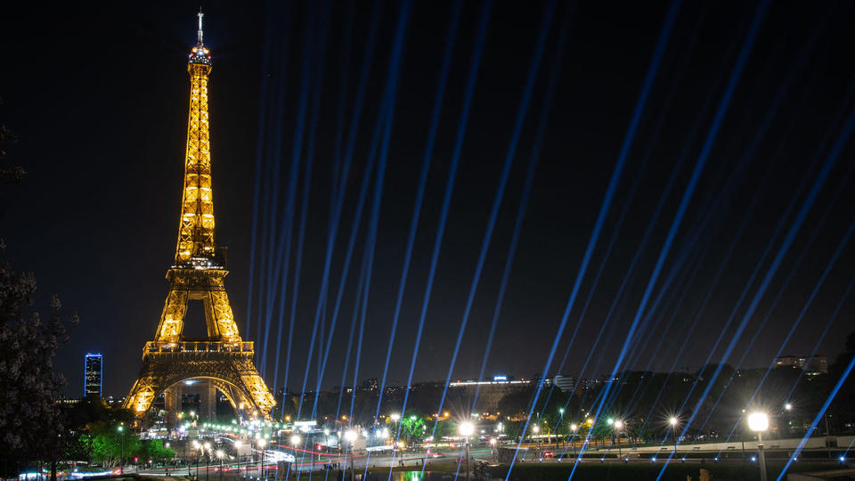 Sobriété énergétique : la mairie de Paris veut éteindre la tour Eiffel plus tôt