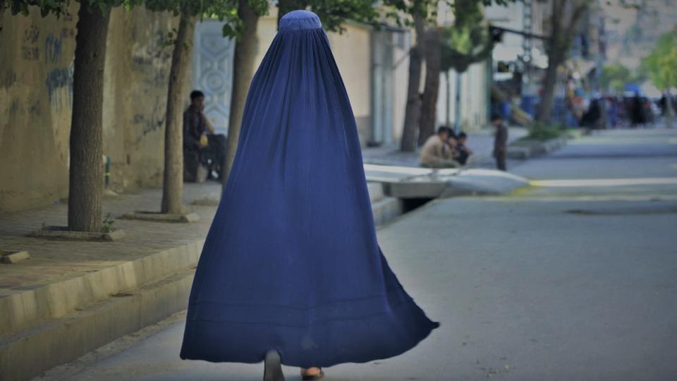 Afghanistan: les talibans interdisent les salles de gym et bains publics aux femmes