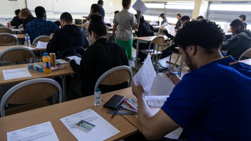 Des lycéens nantais passent le bac d'histoire en ayant révisé le programme de la rentrée prochaine