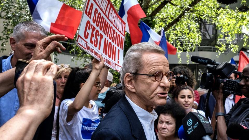 Opération burkini à Grenoble : Alain Carignon saisit le procureur de la République et le préfet