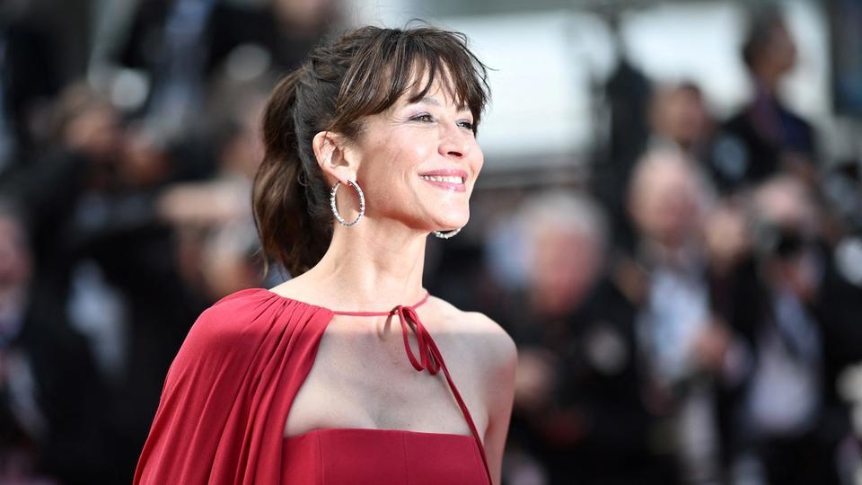Festival de Cannes 2022 : Sophie Marceau fait sensation avec sa cape rouge