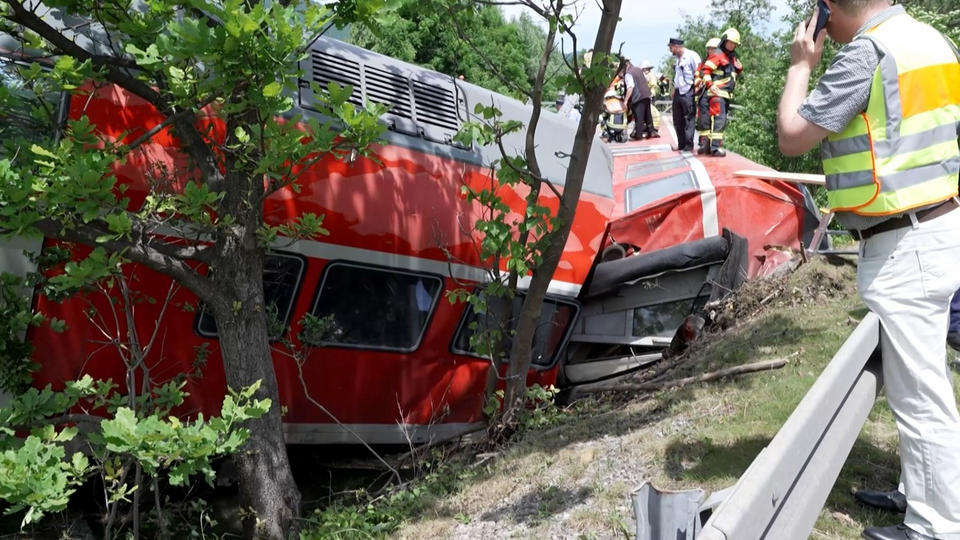 Un train déraille dans le sud de l'Allemagne, au moins 3 morts